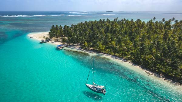 IN THE PACIFIC OCEAN AND THE CARIBBEAN SEA Offering thousands of islands and access to both the Caribbean Sea and Pacific Ocean, Panama is home to many spectacular beaches. Some of the best are San Blas Islands, Pearl Islands, Bocas del Toro, Pedasi / Destiladeros and Portobello,Colon.